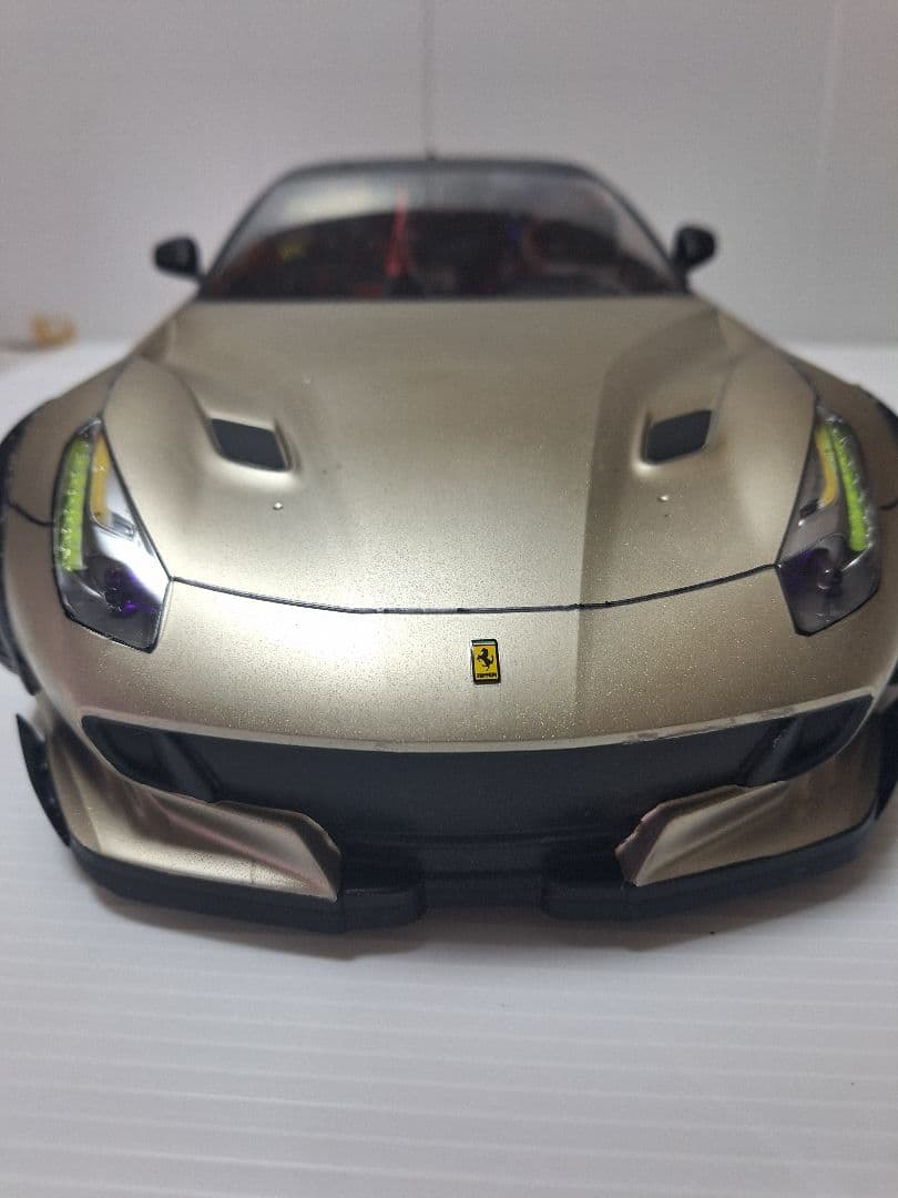 10分の1ラジコンボディ、フェラーリF12