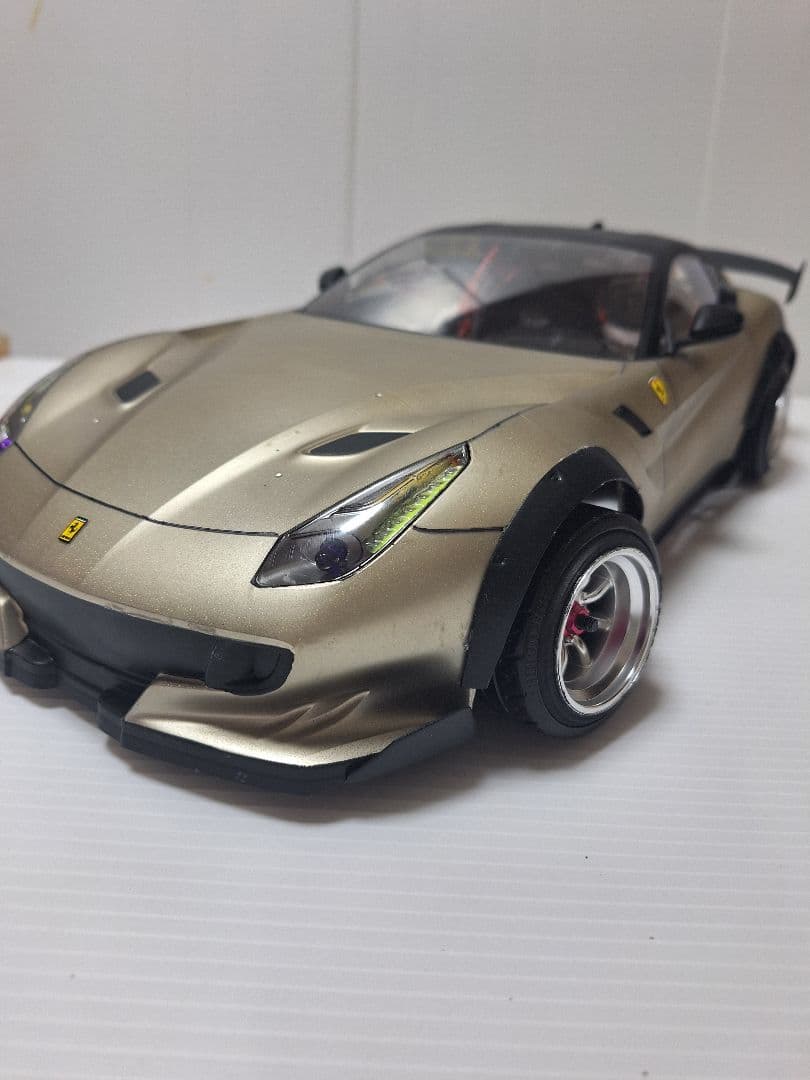 10分の1ラジコンボディ、フェラーリF12