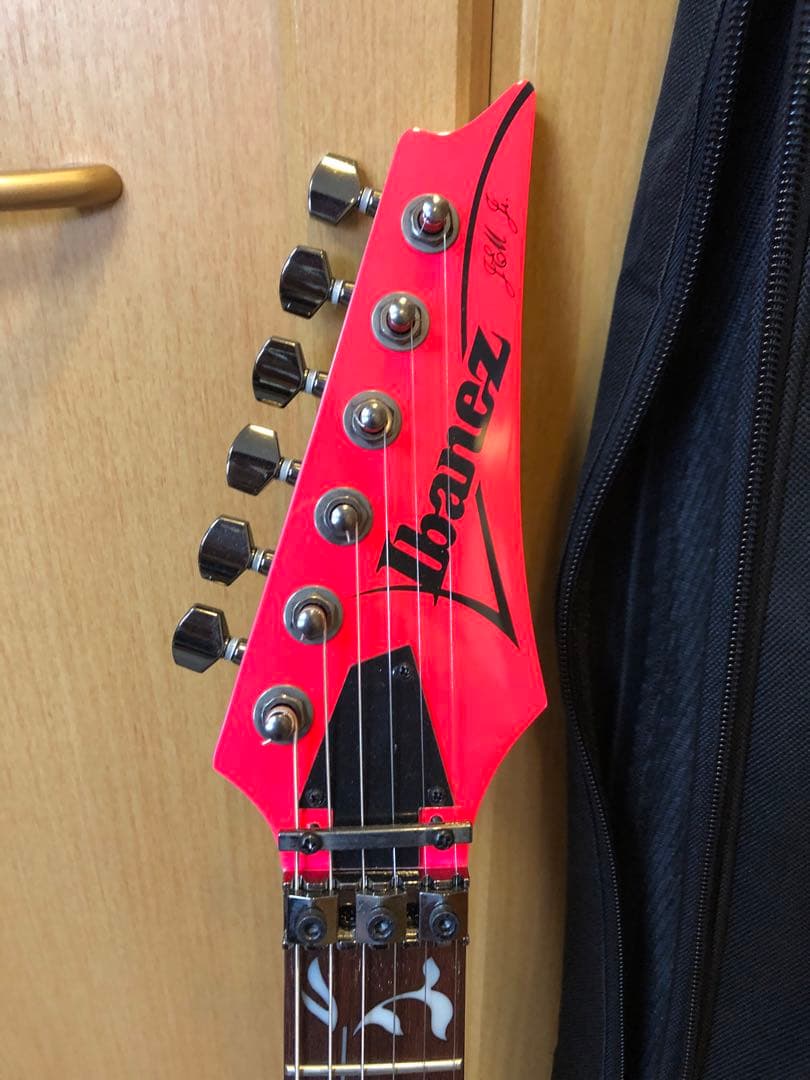 Ibanez JEMJRSP-PK（スティーブヴァイモデル）ピンク ケース付き