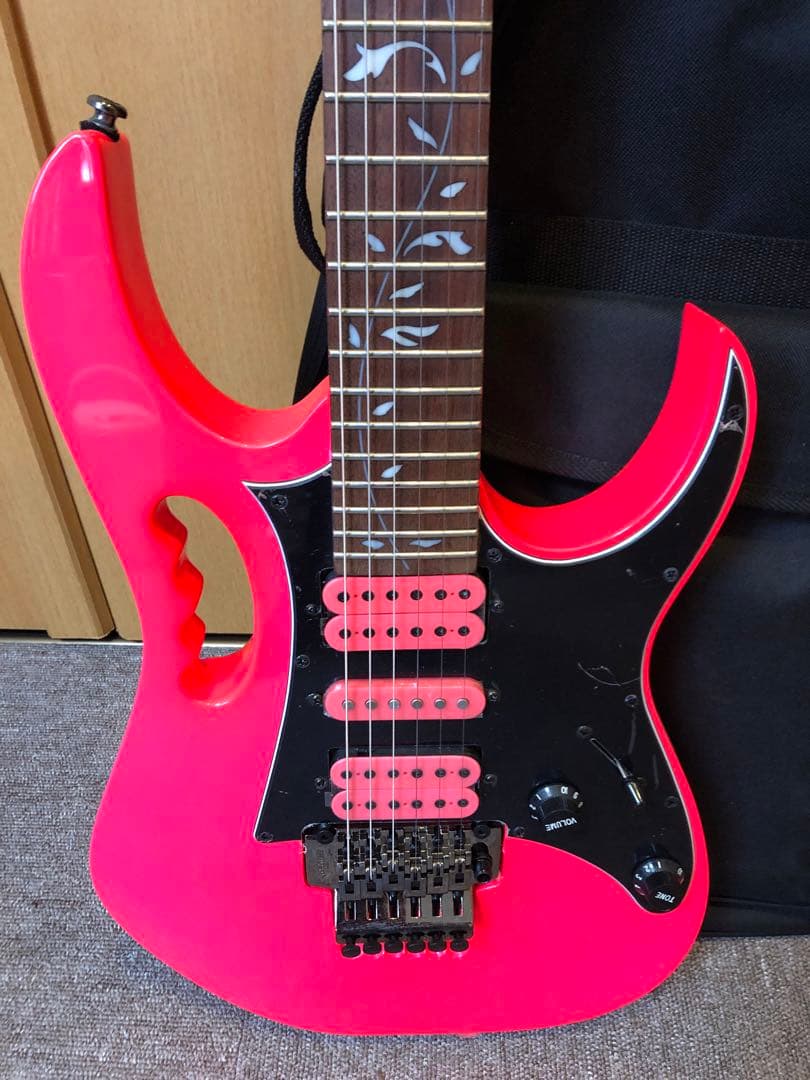 Ibanez JEMJRSP-PK（スティーブヴァイモデル）ピンク ケース付き