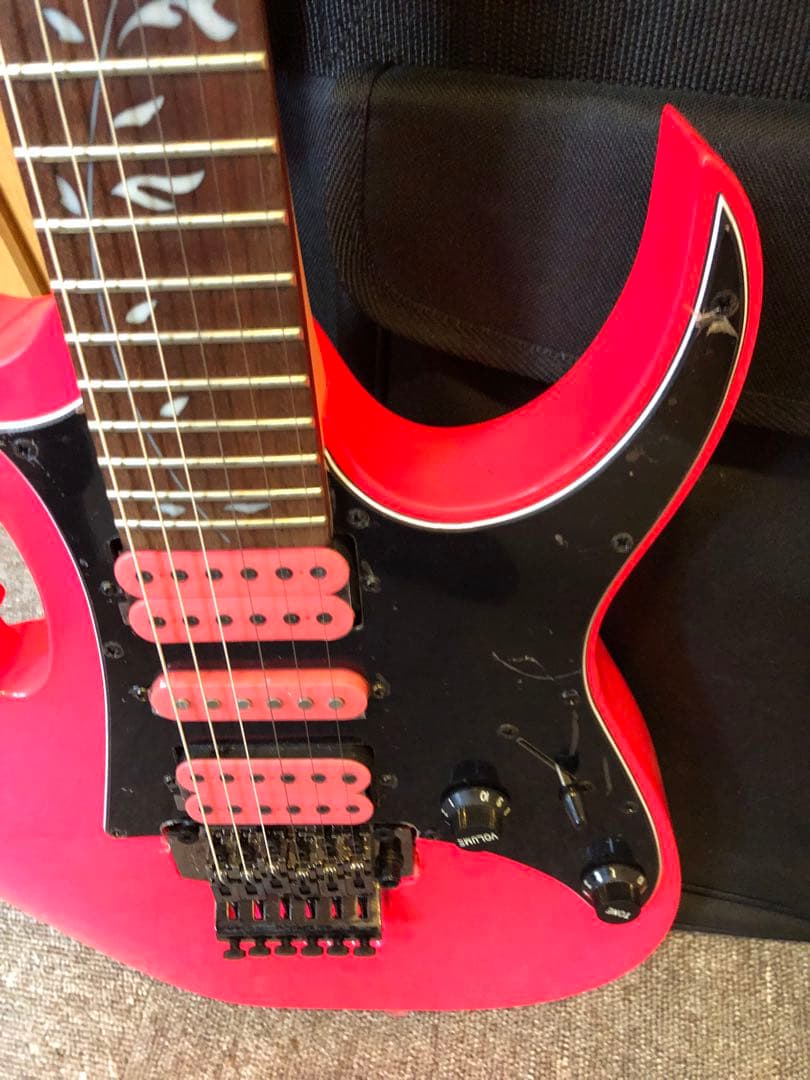 Ibanez JEMJRSP-PK（スティーブヴァイモデル）ピンク ケース付き