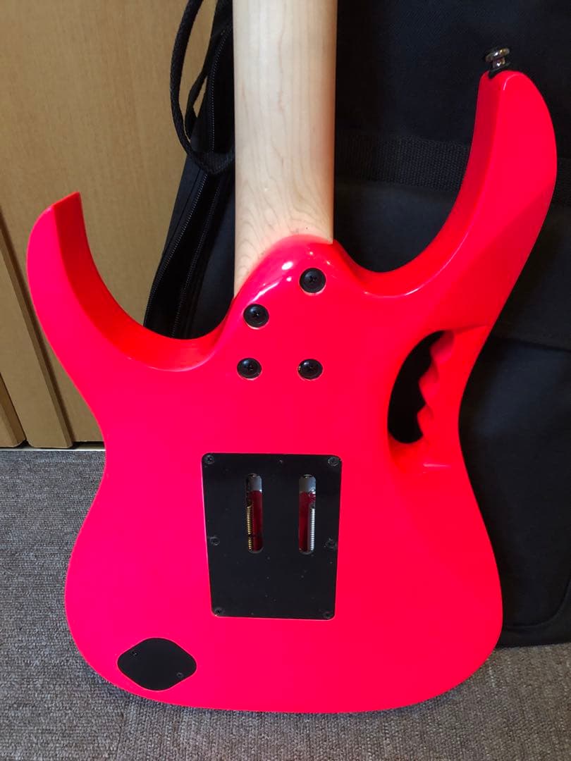 Ibanez JEMJRSP-PK（スティーブヴァイモデル）ピンク ケース付き