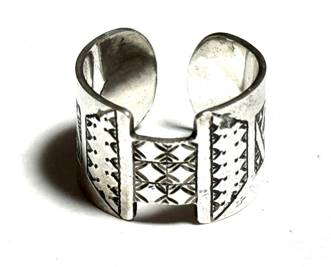 サハラ砂漠　トゥアレグ族　ハンドメイド　シルバーリング