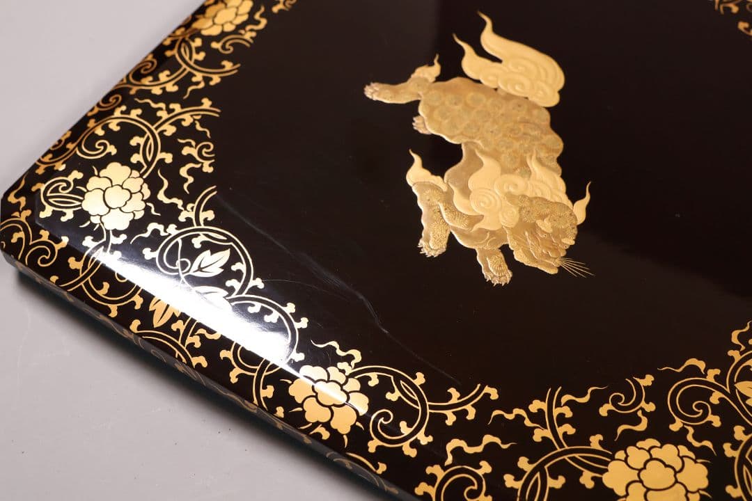 木製 漆塗 牡丹獅子 花唐草 金蒔絵 饅頭箱一対 菓子重 菓子箱【CM285】