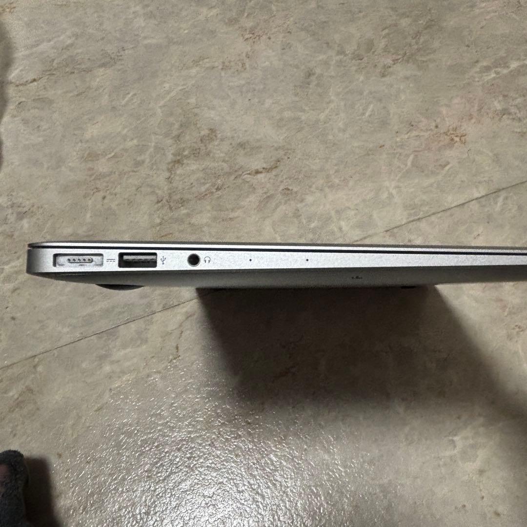 Apple MacBook Air 13インチ Early 2015 /動作良好