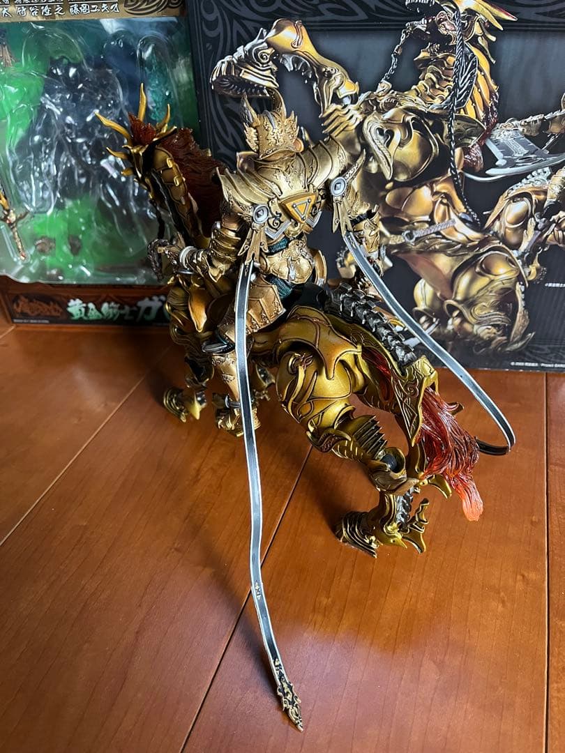 魔戒可動黄金騎士ガロ&魔導馬ゴウテンセット