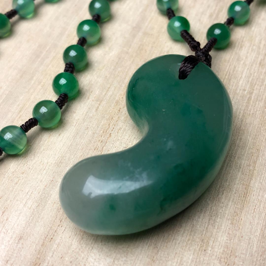 勾玉　ペンダント　硬玉 お守り　共箱