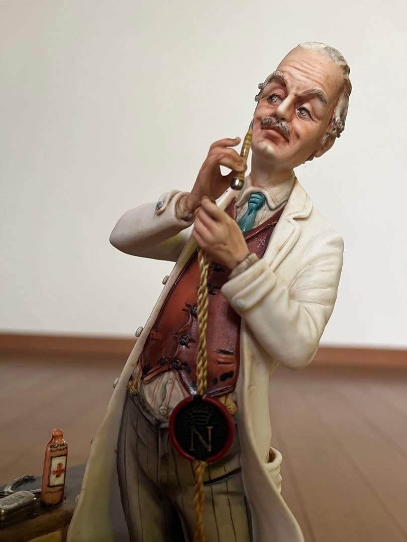 イタリア製 カポディモンテ 陶磁人形 フィギュリン 医者と少年 ビンテージ