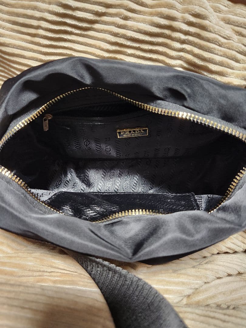 PRADA ブラック ナイロン ショルダーバッグ