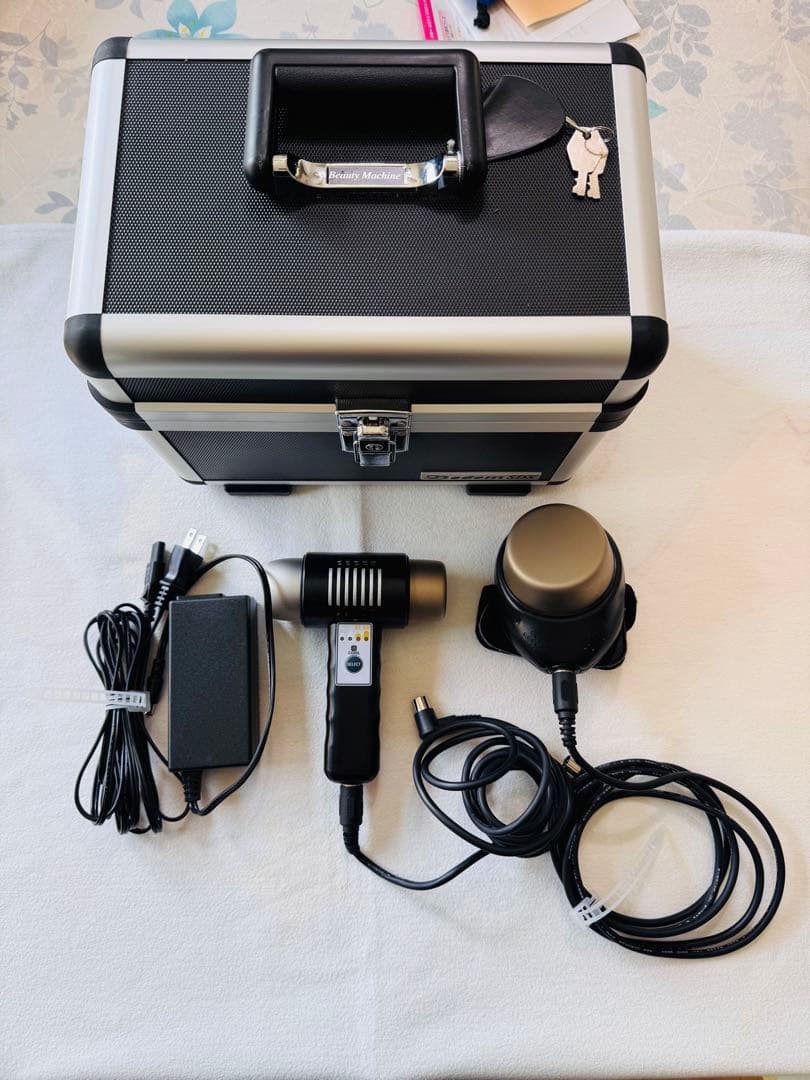 ベセム SDX フェイシャルビューティーデバイス - 超音波、RF、冷却機能