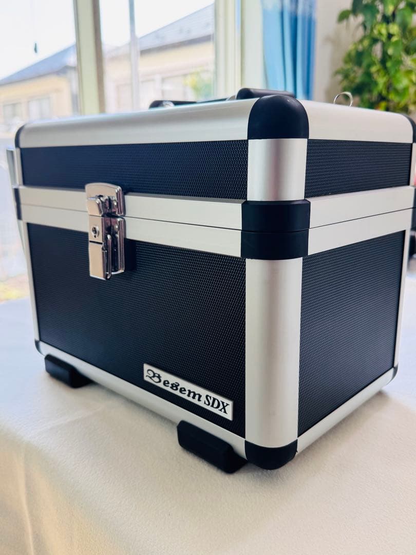 ベセム SDX フェイシャルビューティーデバイス - 超音波、RF、冷却機能