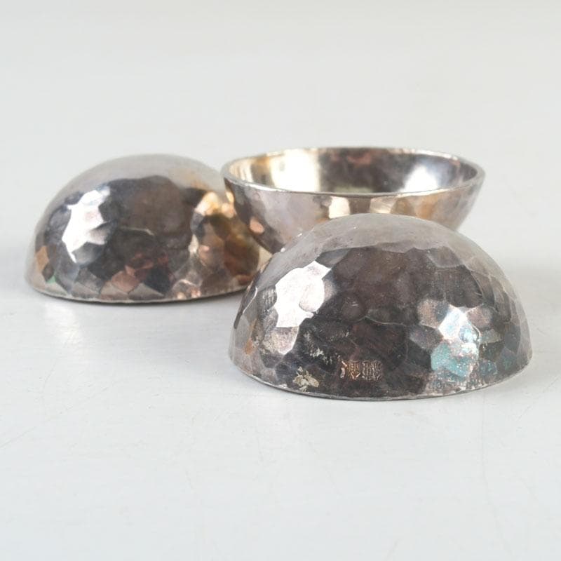 金工作家　櫻内邦子作　純銀刻印　銀塩胡椒入　約36g　匙付　共箱　V　9561