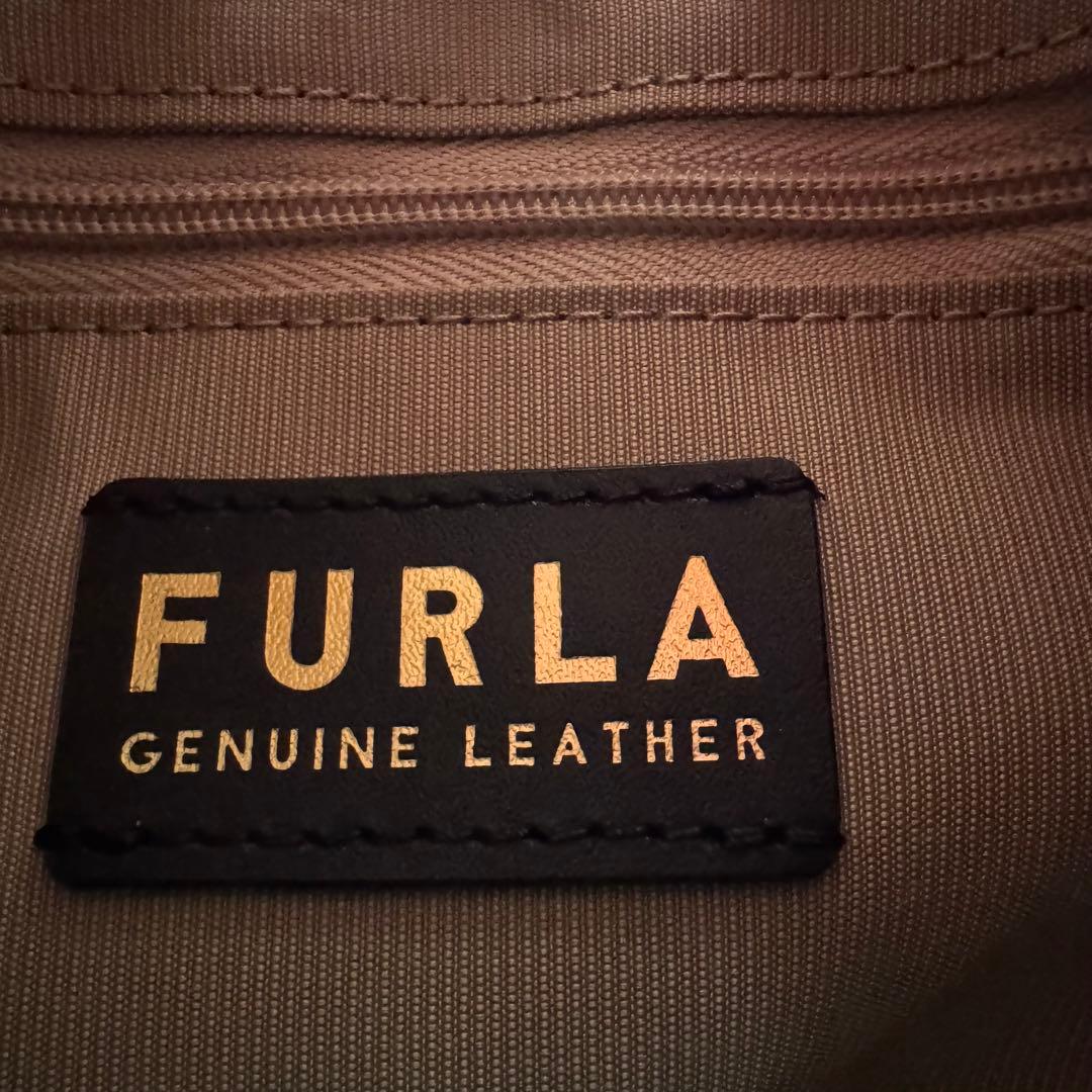 FURLA ホワイト巾着型ショルダーバッグ