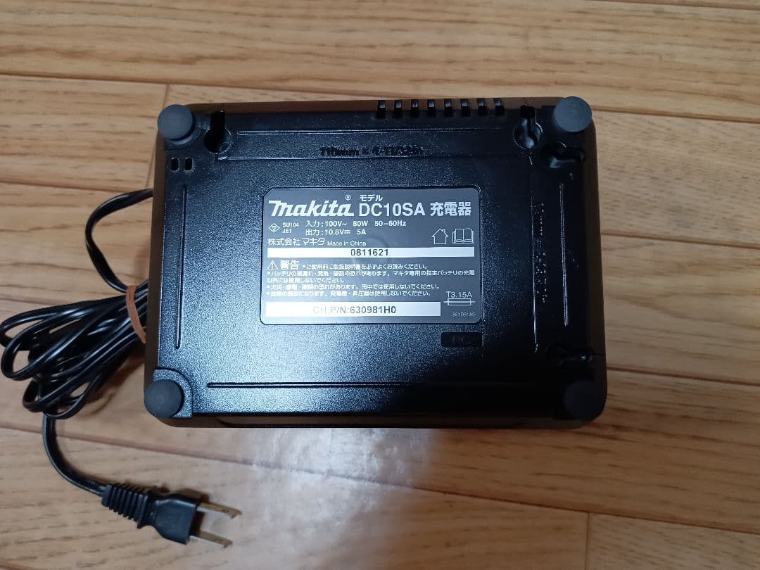 マキタ10.8V充電式クリーナーCL106FD バッテリー、充電器付