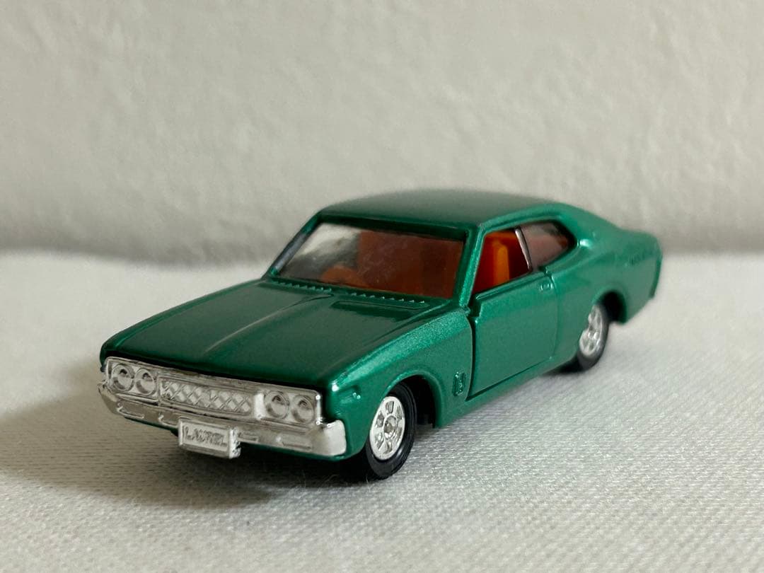 トミカ 日本製 黒箱 小田急特注 74-1-5 ニッサン ローレル2000SGX