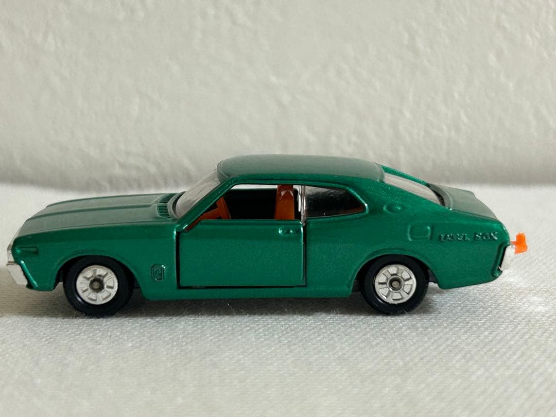 トミカ 日本製 黒箱 小田急特注 74-1-5 ニッサン ローレル2000SGX