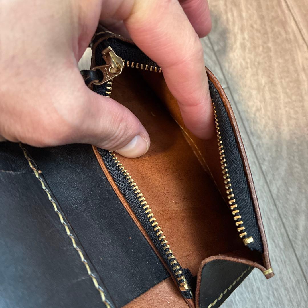 【週末セール】【茶芯ブラック】ミドルトラッカーウォレット真鍮　お札を折らずに収納