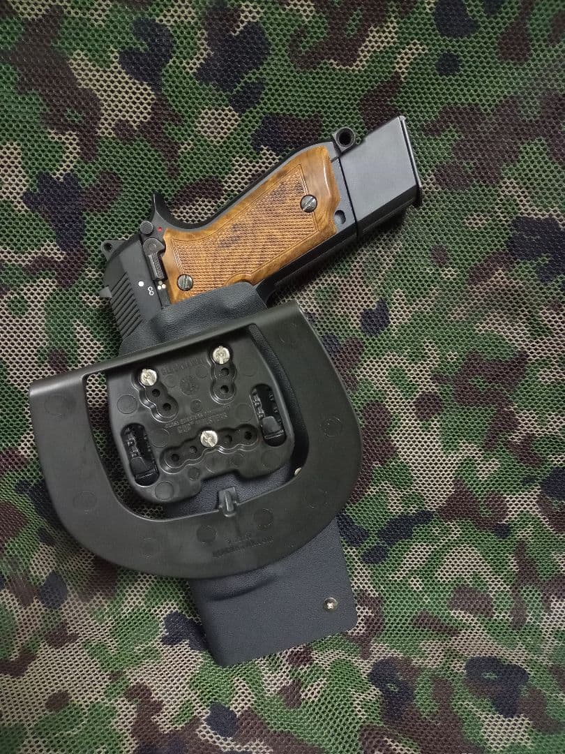 ベレッタM93R用カイデックスホルスター