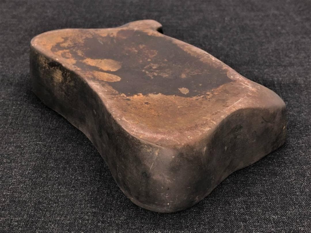 【 中国馬形古硯 】 四字成語「龍馬精神」刻 　澄泥