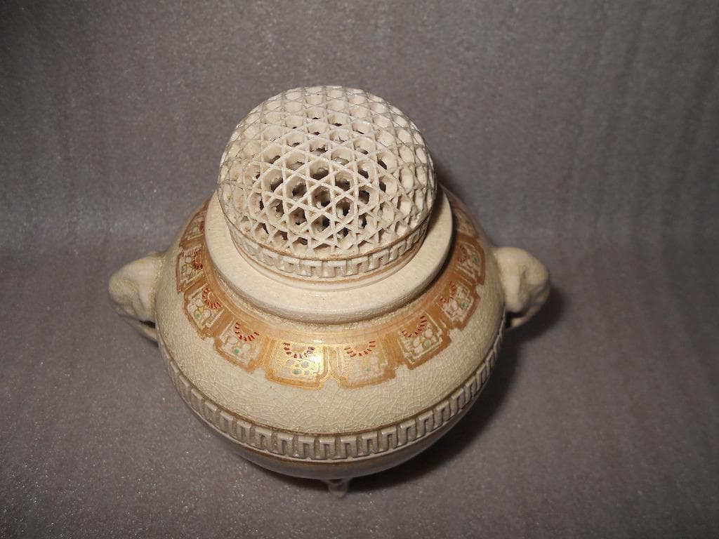 薩摩焼　透かし彫り　象双耳　金彩　香炉　茶道具