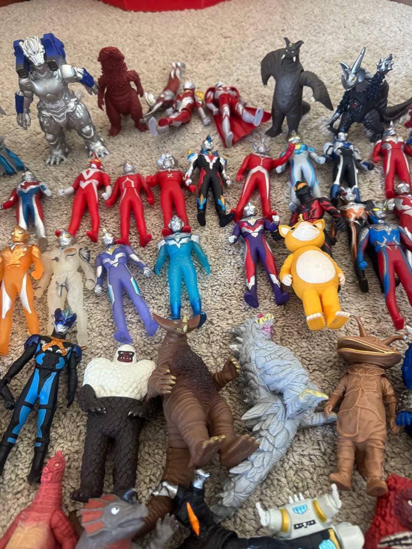 ウルトラマンフィギュアセット 約70体とおまけ8体