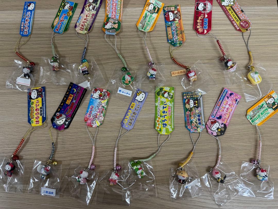 195個　ハローキティ ご当地　ストラップ