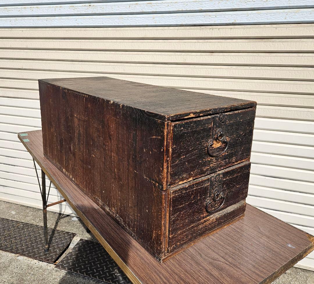 日本のアンティーク 古い木の抽斗 長持 長箪笥 二段 巻物 掛け軸 日本刀 長物