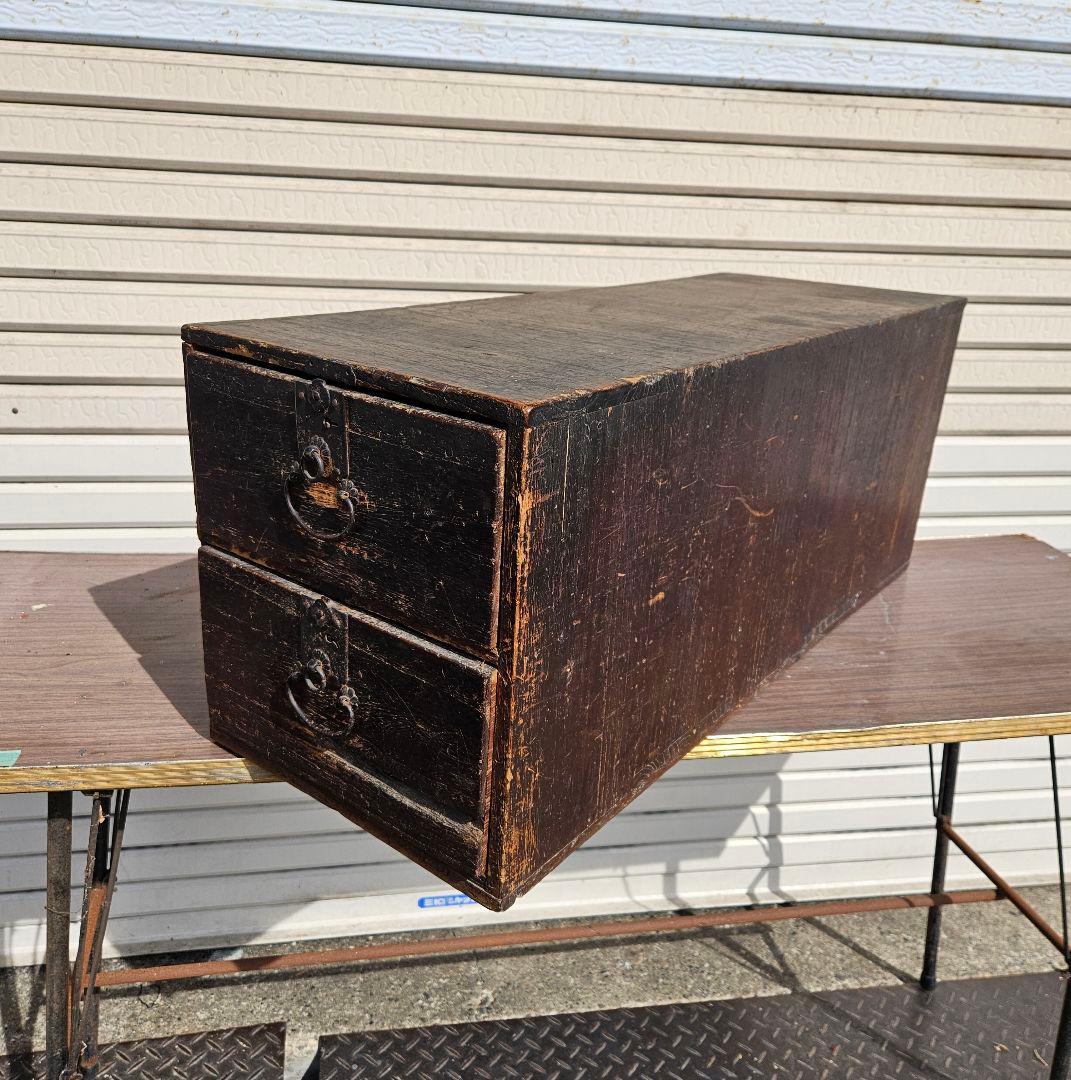 日本のアンティーク 古い木の抽斗 長持 長箪笥 二段 巻物 掛け軸 日本刀 長物