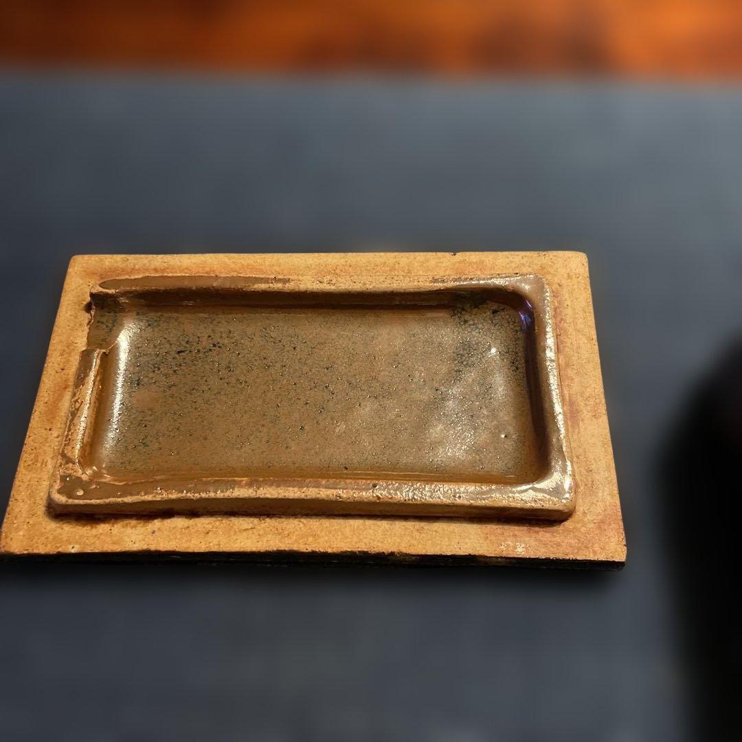 出西窯 多々納弘光氏作 バターケース三角模様 黒釉型紙抜角蓋物