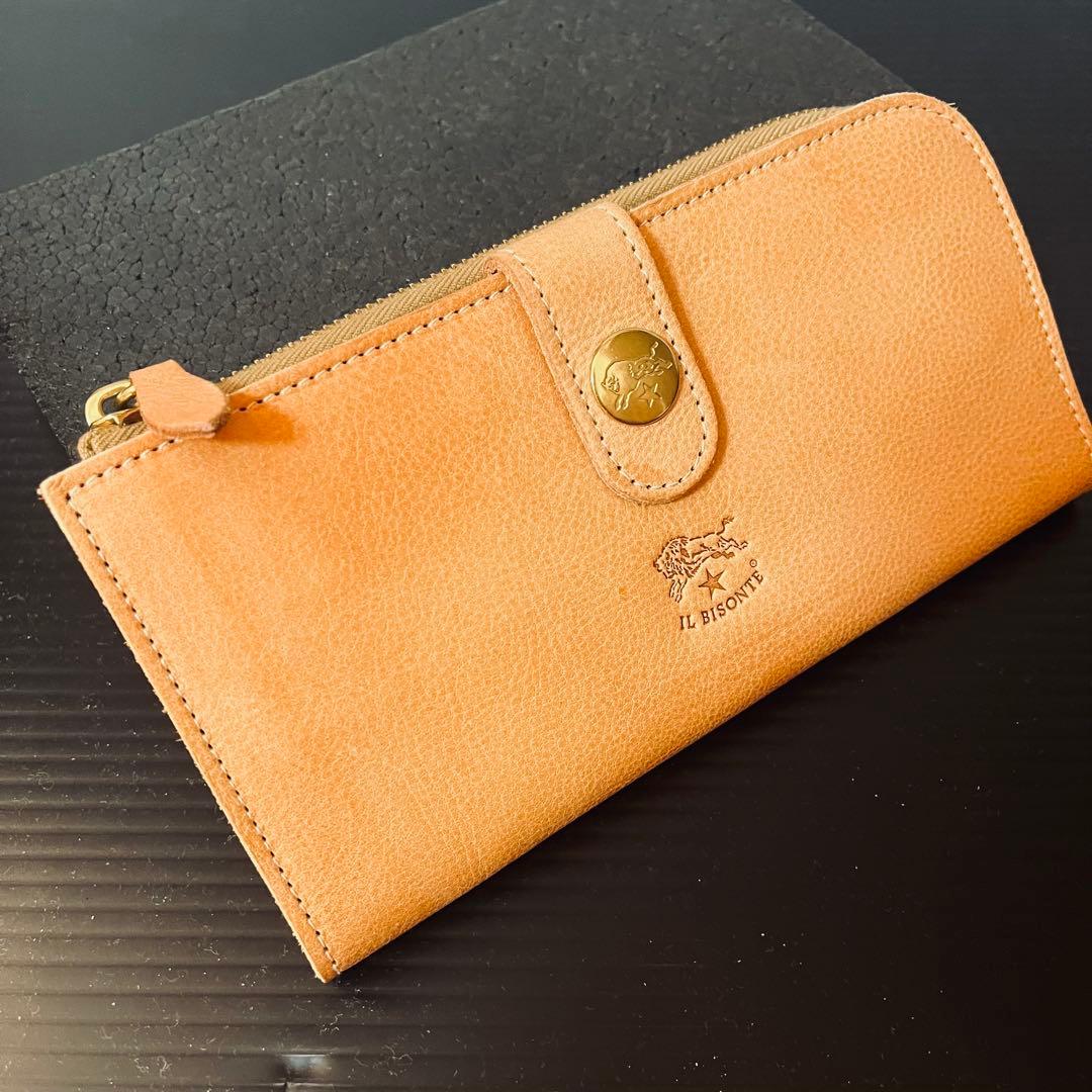 ILBiSONTEコンチョストラップ 二つ折り財布 ヌメナチュラルレザー本革