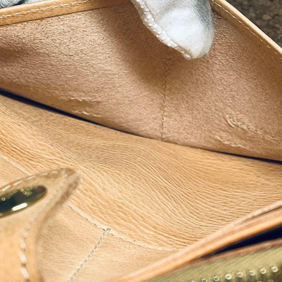 ILBiSONTEコンチョストラップ 二つ折り財布 ヌメナチュラルレザー本革