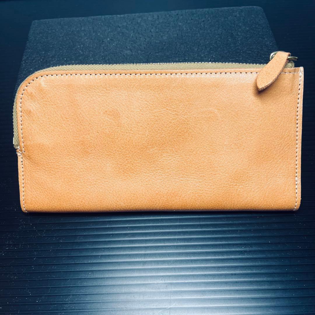 ILBiSONTEコンチョストラップ 二つ折り財布 ヌメナチュラルレザー本革