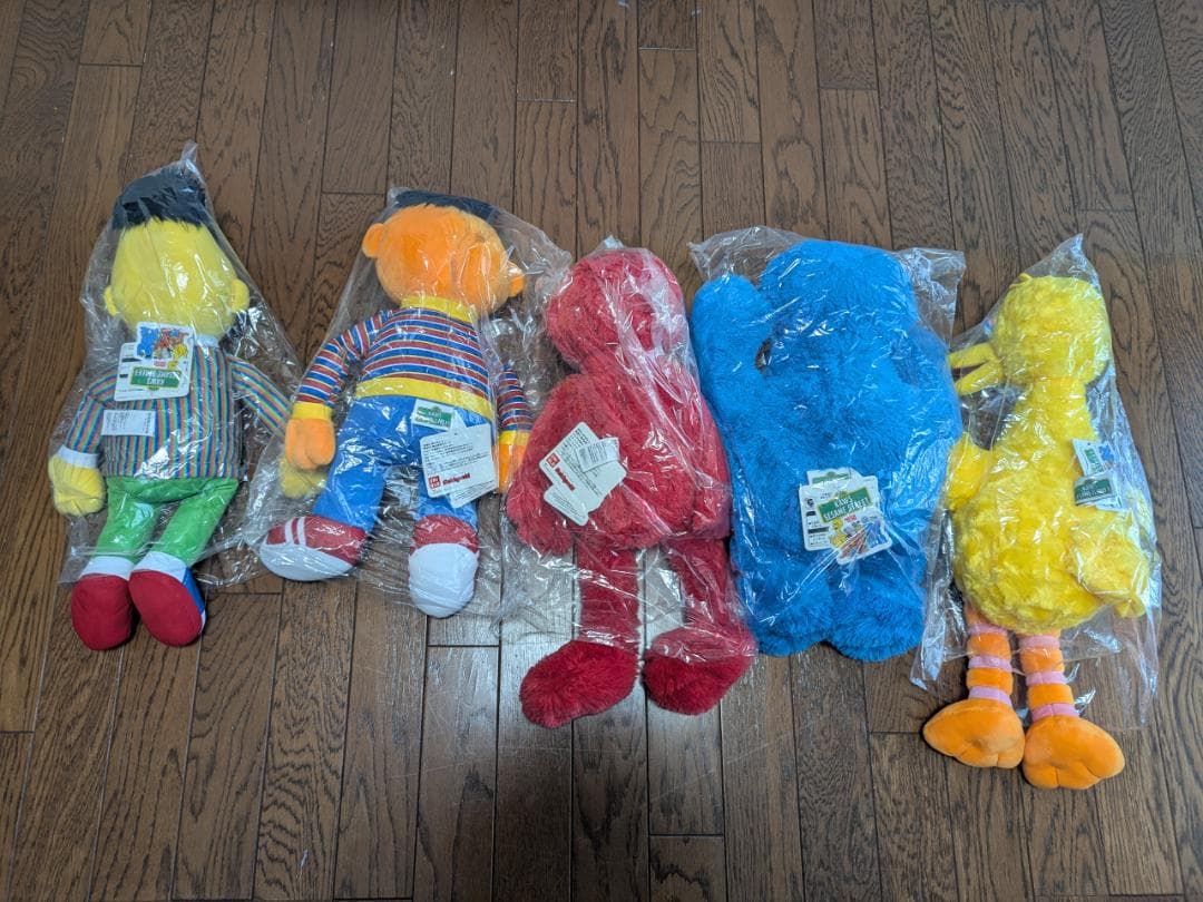 UNIQLO　UT「KAWS x SESAME STREET」ぬいぐるみ