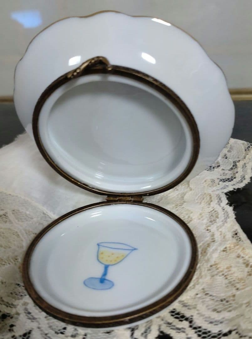 フランス リモージュ製陶器製ケーキ型装飾ピルケース