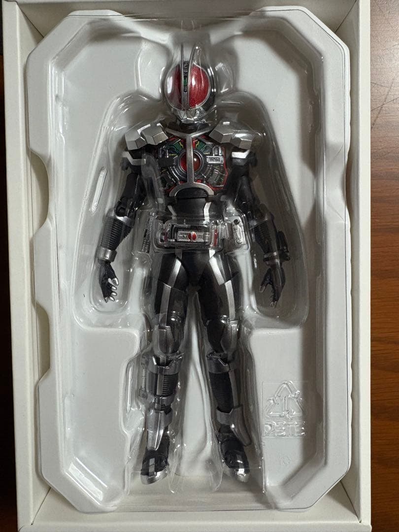 s.h.figuarts 真骨彫製法 仮面ライダーファイズ アクセルフォーム