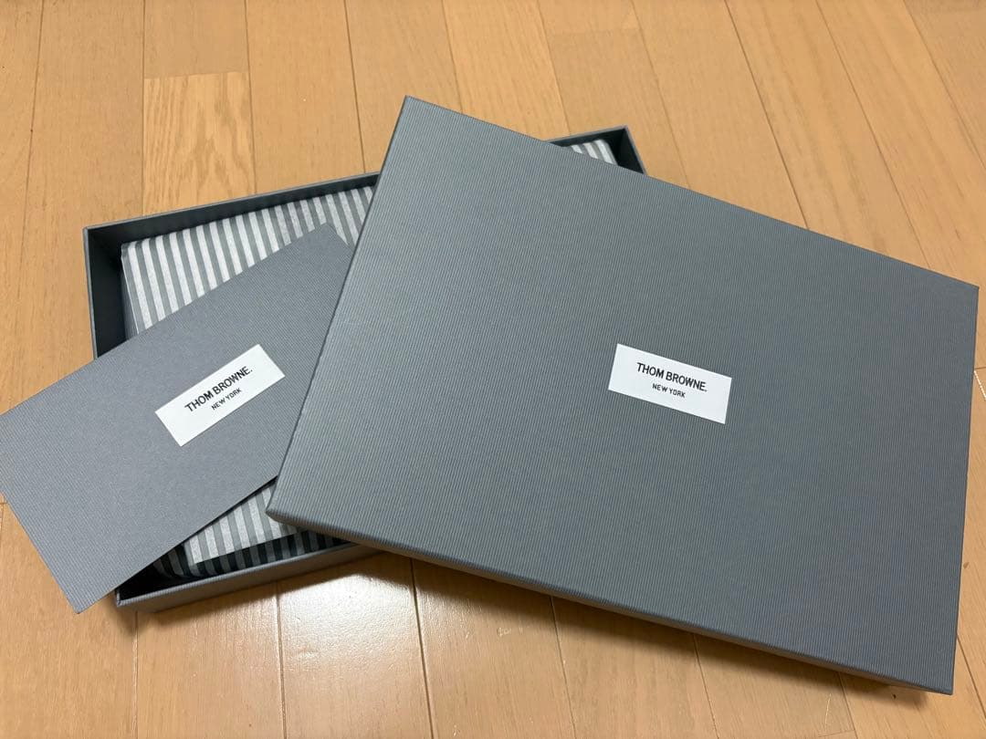 THOM BROWNE ギフト箱