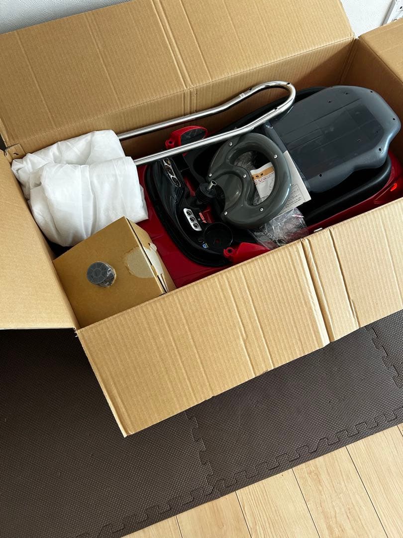 ジモティ「あ」様　Nissan Fairlady Z 赤い子供用乗用車