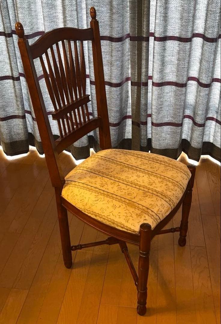 リンホーリン椅子 ①