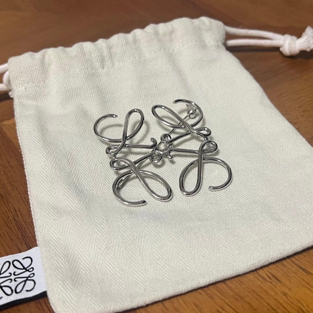 ロエベ　LOEWE アナグラムブローチ