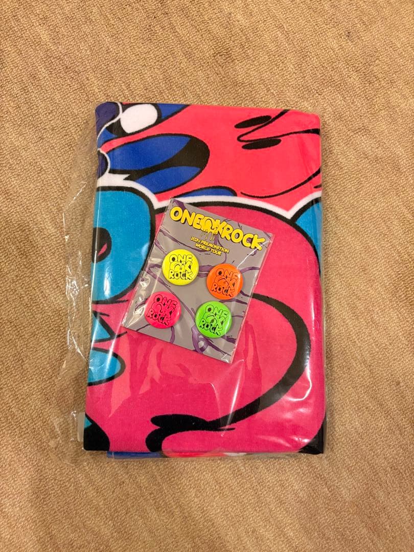 ワンオク　バスタオル・缶バッジ