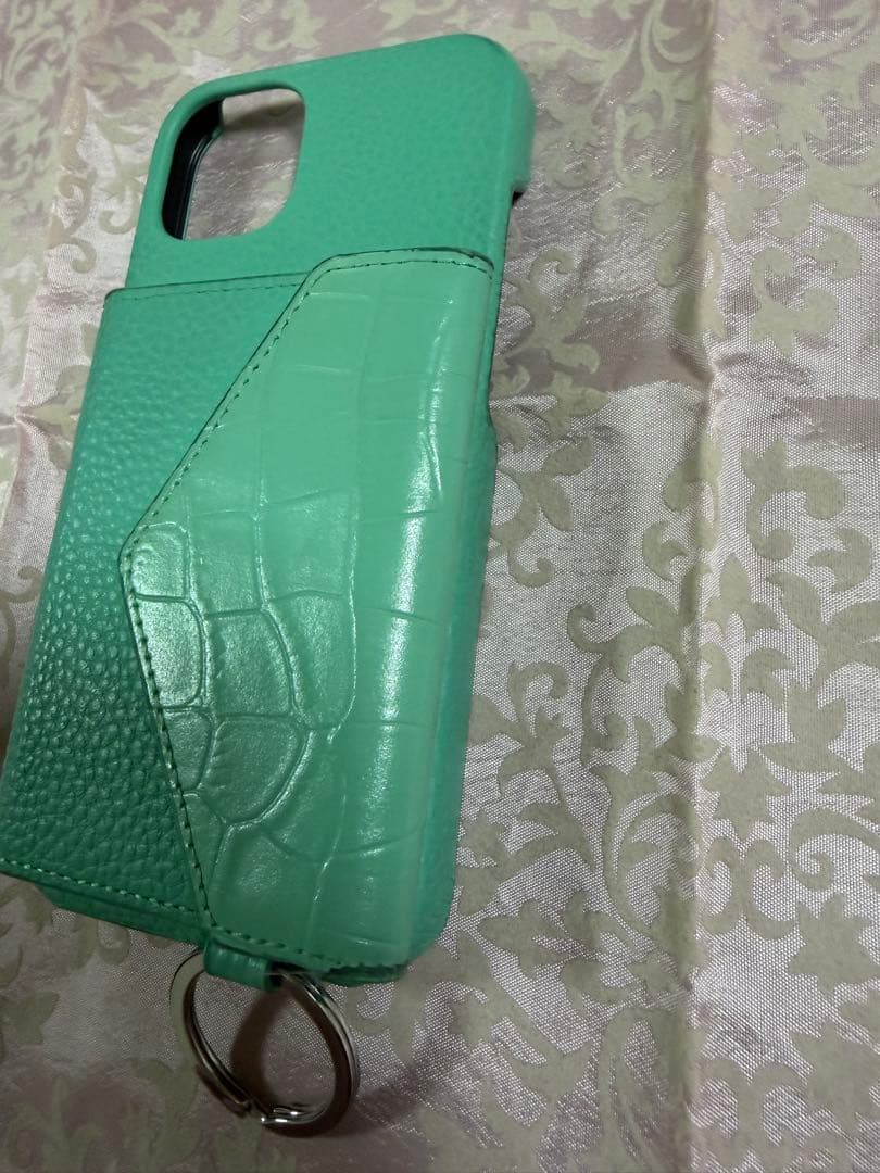 鈴木亜美さん しぃちゃん　コラボ　iPhoneケース iPhone13 手帳型