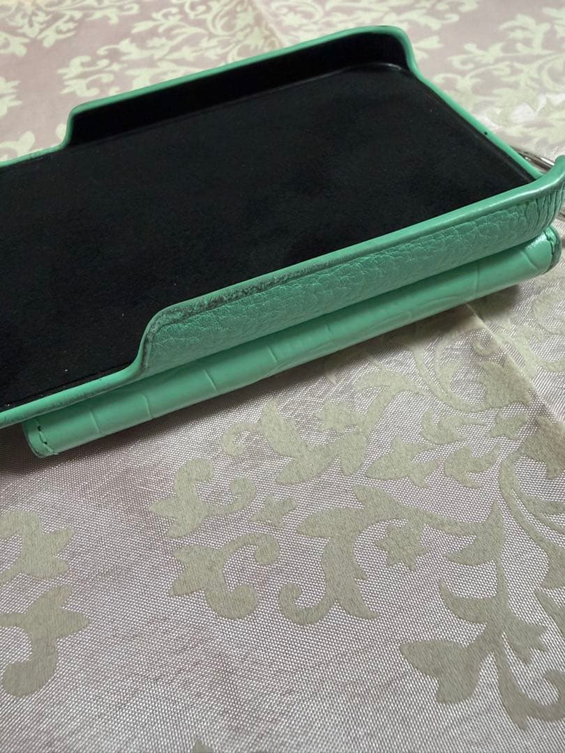 鈴木亜美さん しぃちゃん　コラボ　iPhoneケース iPhone13 手帳型