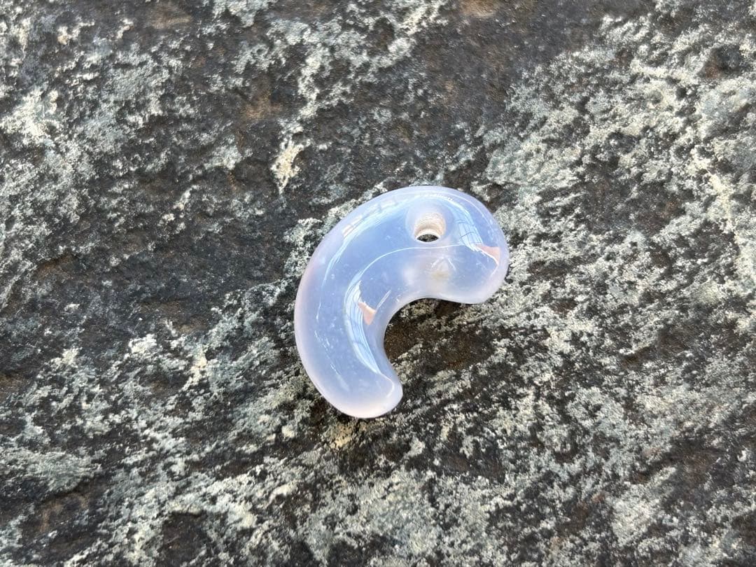 青森産　青メノウ勾玉　錦石