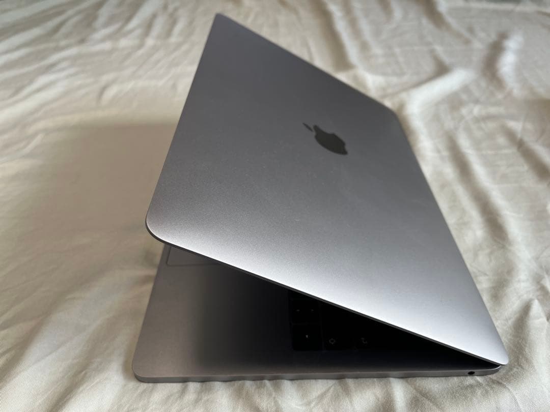 MacBook Pro 13inch 2019 付属品完備+Satechiハブ