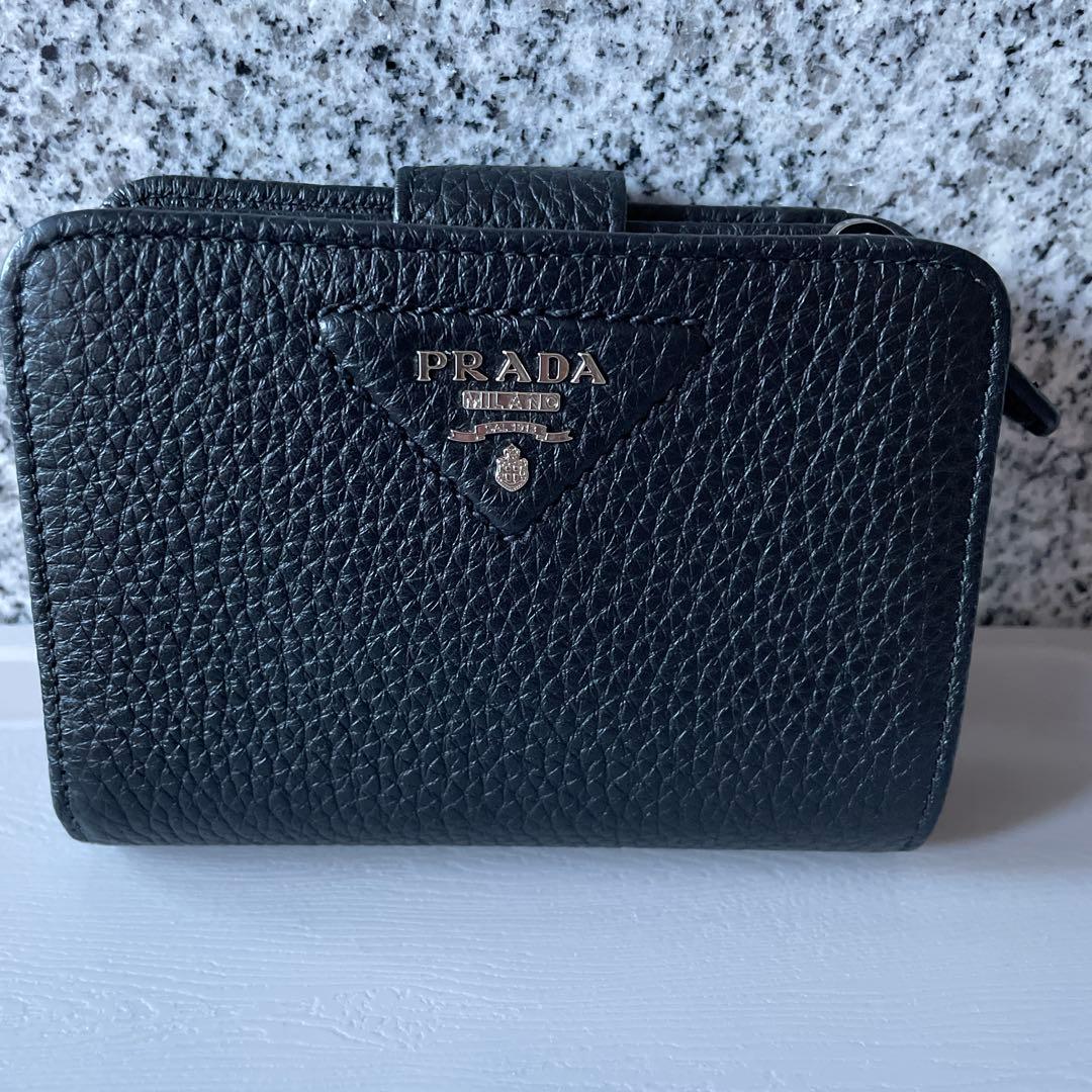 プラダ二つ折り財布VITELLODAINO小銭入付