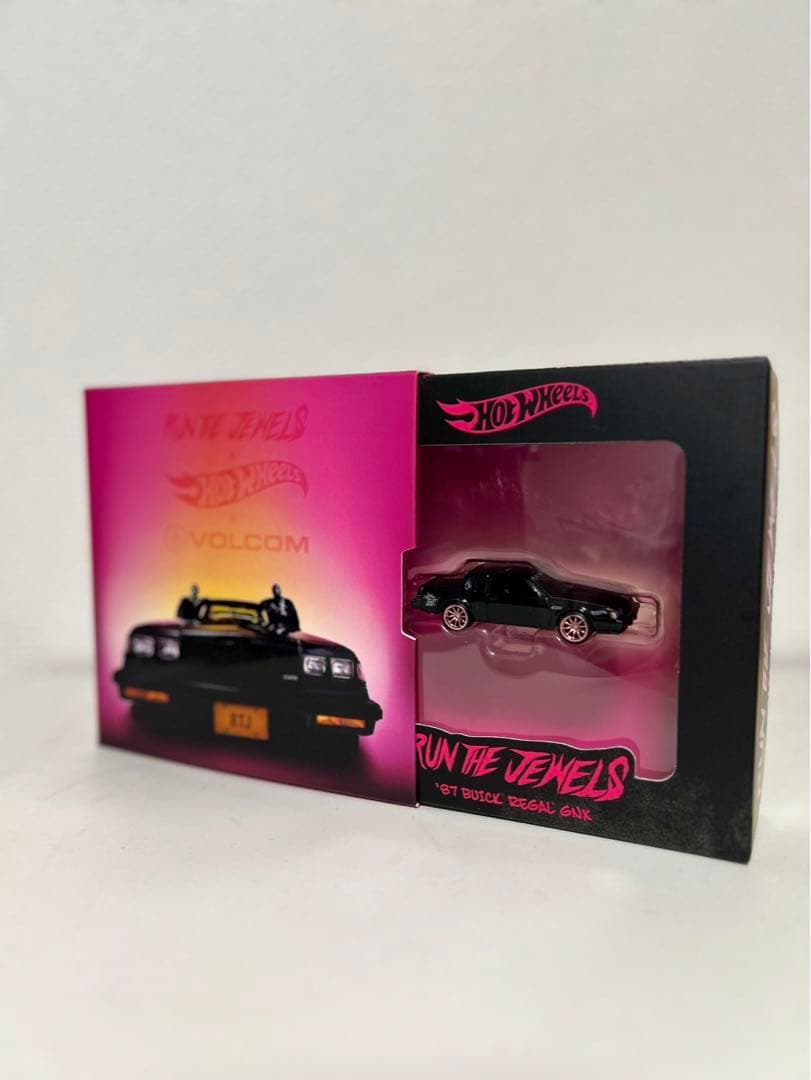 限定！レア品！volcom ホットウィール　ミニカー　ショップ袋付き