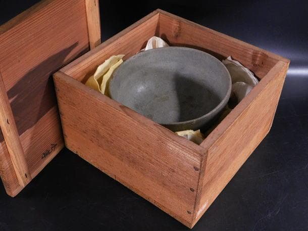 【茶道具　会寧　青磁茶碗（時代茶碗）／海上がり・李氏朝鮮】