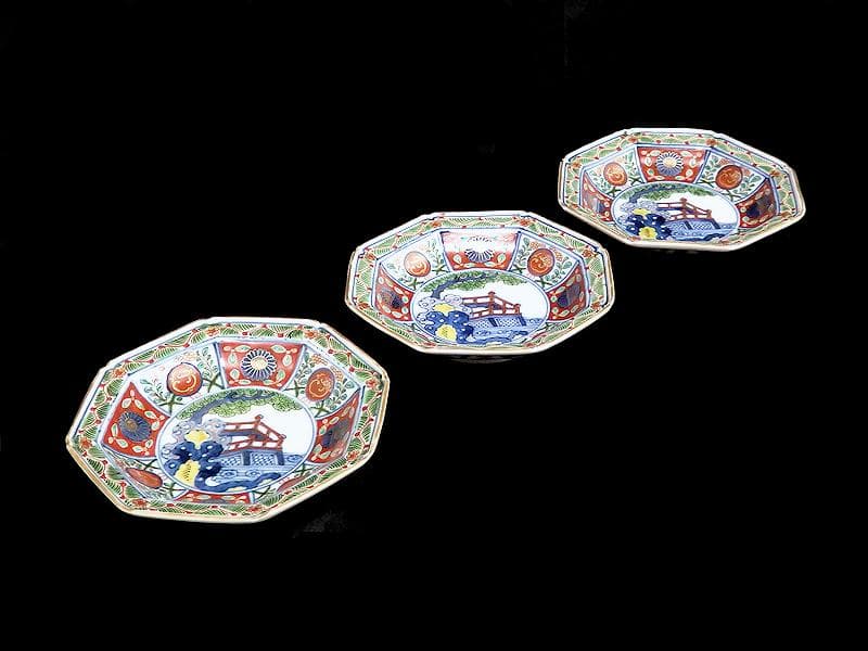 大聖寺伊万里　金襴手　菊に団龍紋　岩に欄干の図　八角４寸皿D702AS-CEd