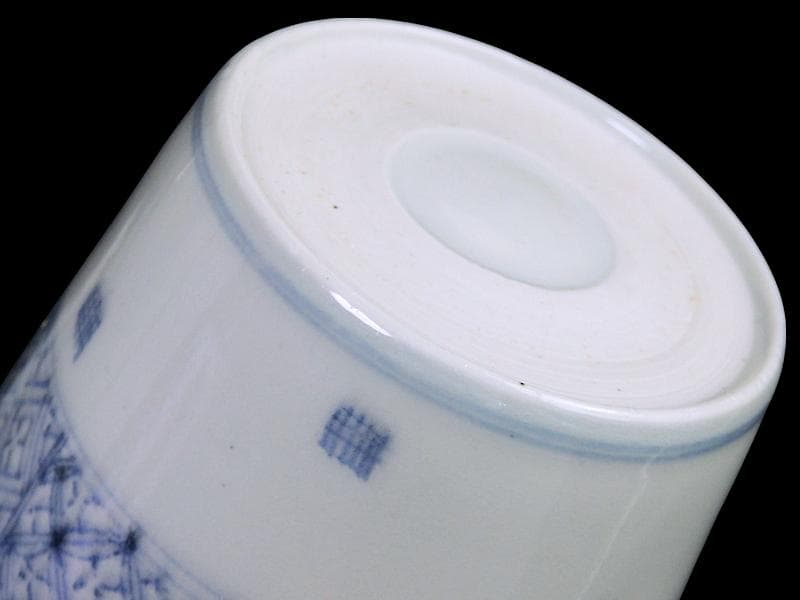 古伊万里　染付　四方襷紋に菊花の図　蕎麦猪口　A666AS-fbto