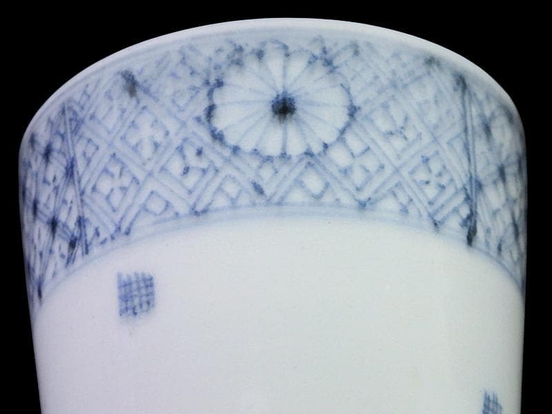 古伊万里　染付　四方襷紋に菊花の図　蕎麦猪口　A666AS-fbto